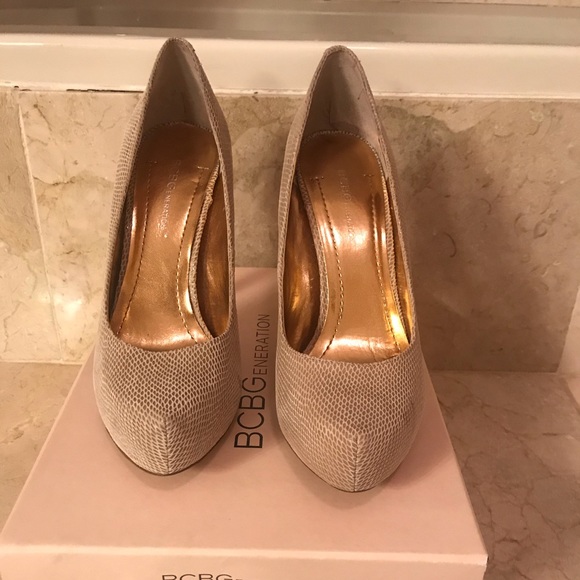 BCBG Shoes - Size 7  BCBG high heel shoes